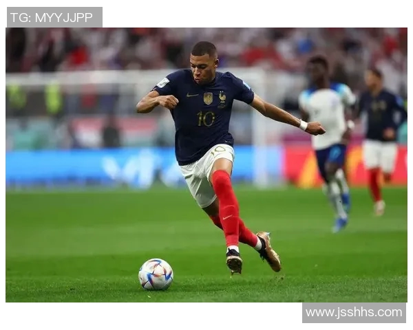 姆巴佩引领法国队重返巅峰之路赛场上的闪耀与未来的无限可能 姆巴佩引领法国队重返巅峰之路赛场上的闪耀与未来的无限可能